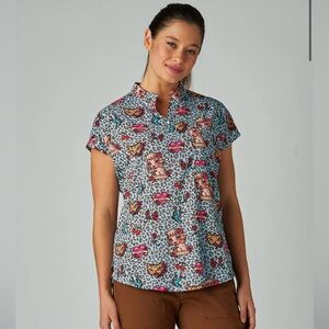 NWT Ari Limited Edition Lady Leopard scrub top (S)